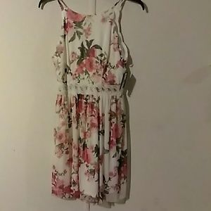 🎇Floral dress with crotcheted waist 🎊 sz7